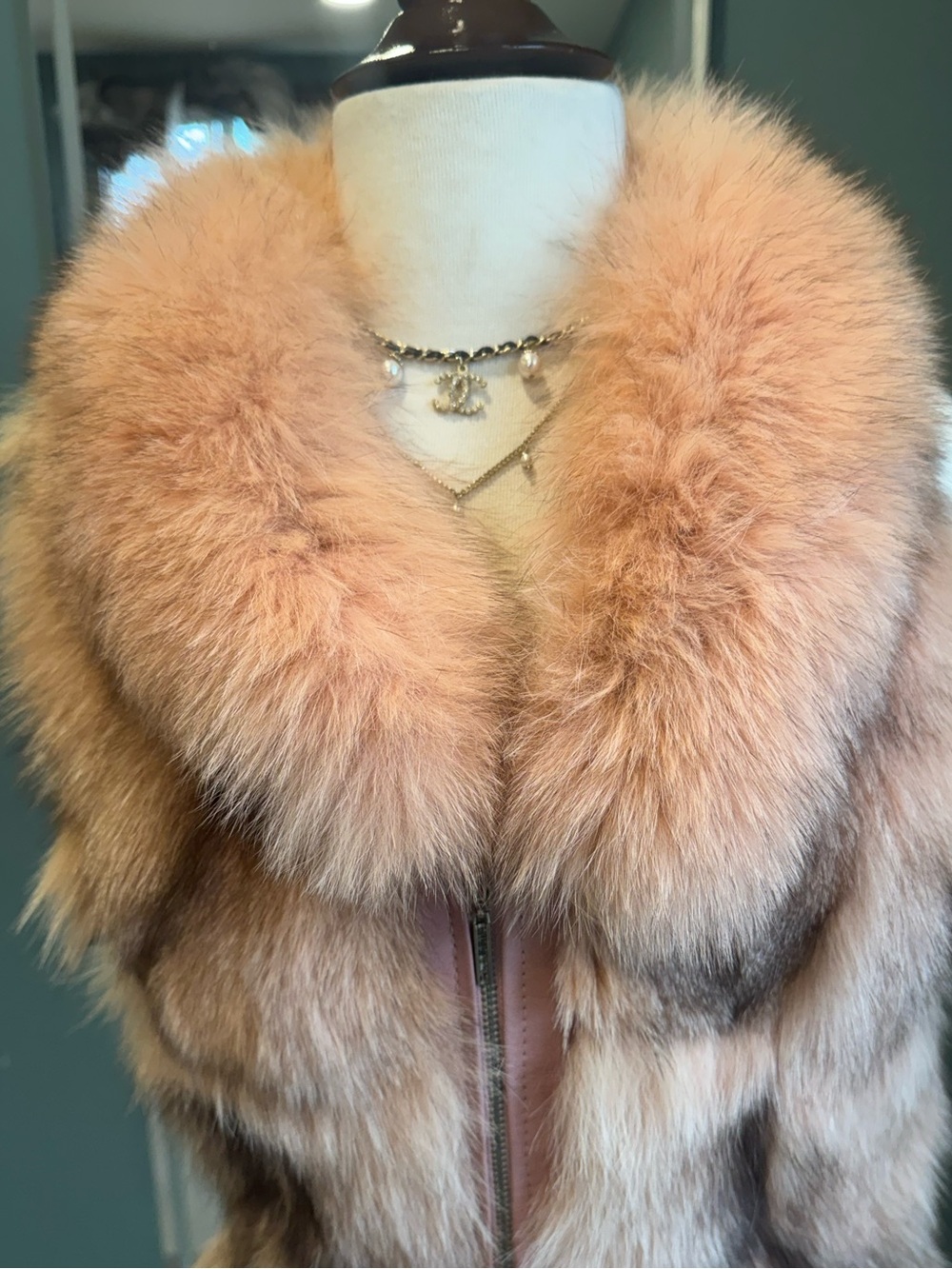 Vintage Real Fox Fur blush excellent condition vest - Picture 3 of 8